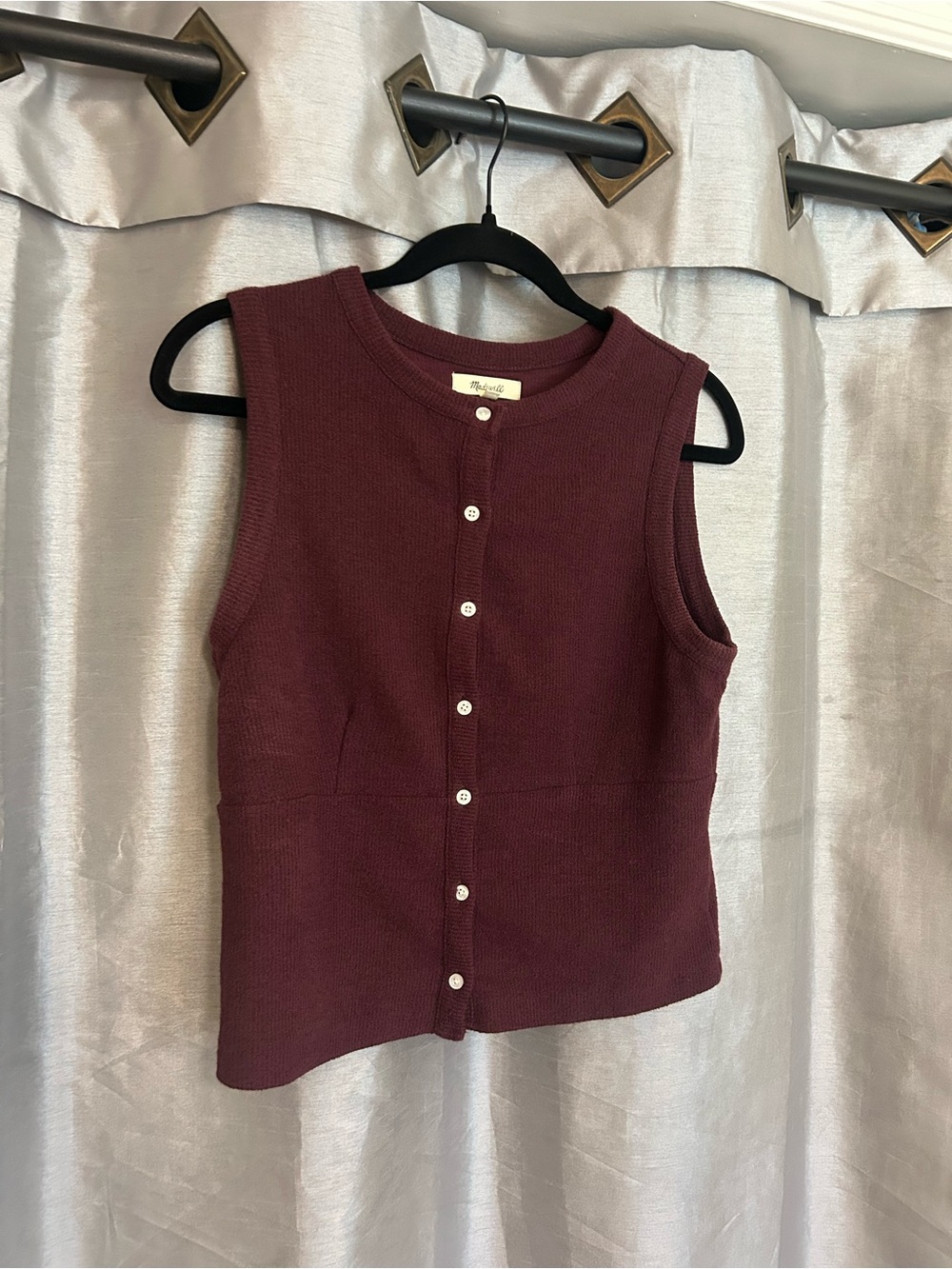 Madewell Sleeveless Button-Front Tank in Wine